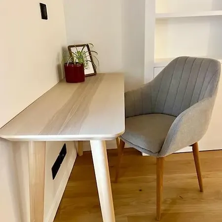 Modern 1 Bedroom / Hyper Centre Lägenhet *