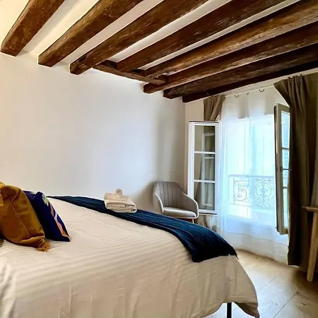 Modern 1 Bedroom / Hyper Centre Saint-Germain-en-Laye